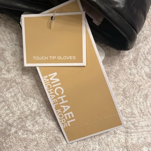Brand New Michael Kors Shiny Black Touchscreen Gloves w/ Genuine Leather Trim - Picture 6 of 14